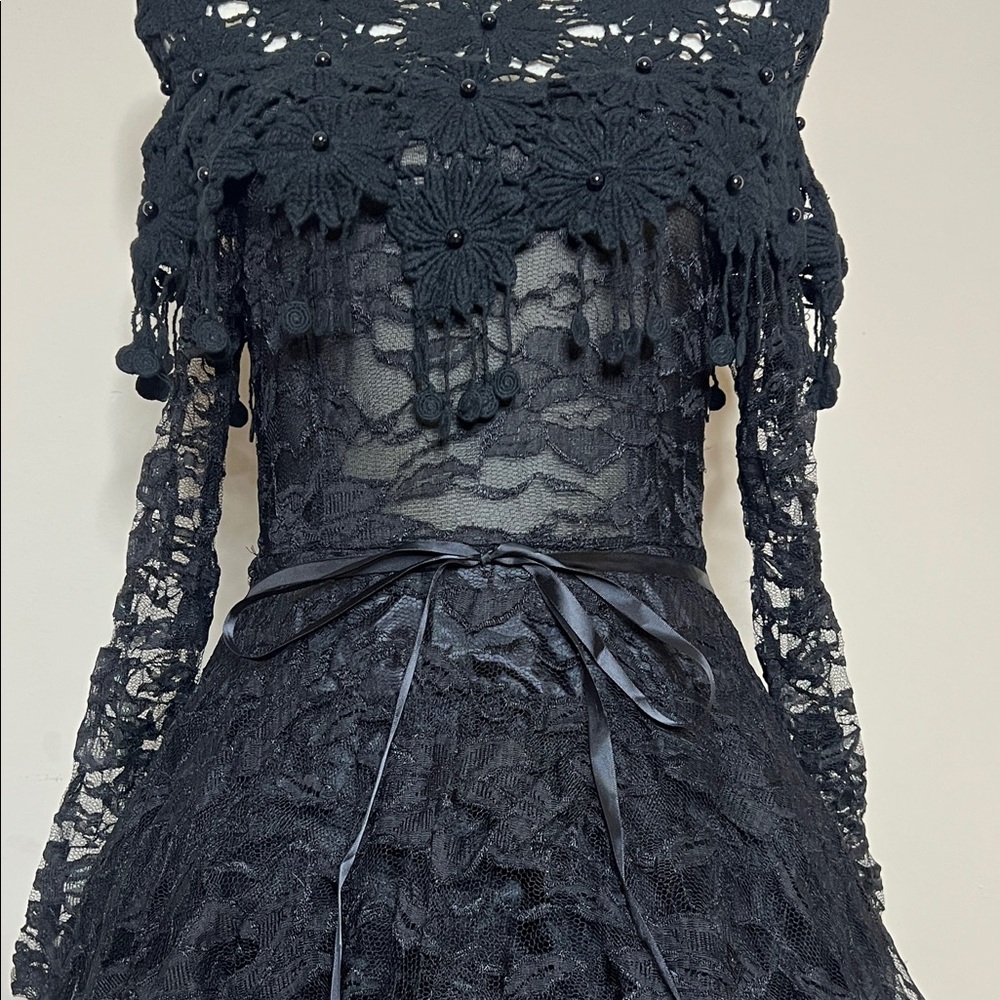 🖤Elegant Black Lace Off-Shoulder Dress - Picture 6 of 16